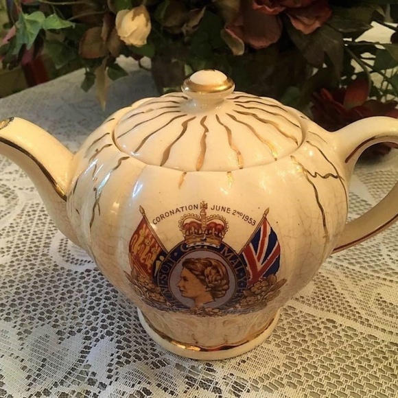 Vtg 1953 Sudlow's Queen Eliz. Coronation Teapot - Picture 6 of 6